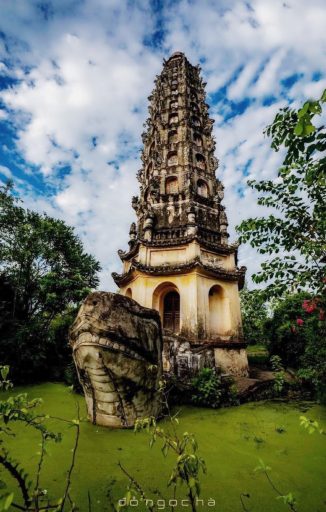 Tháp Cửu Phẩm Liên Hoa sừng sững, biểu tượng kiến trúc độc đáo và linh thiêng của Chùa Cổ Lễ